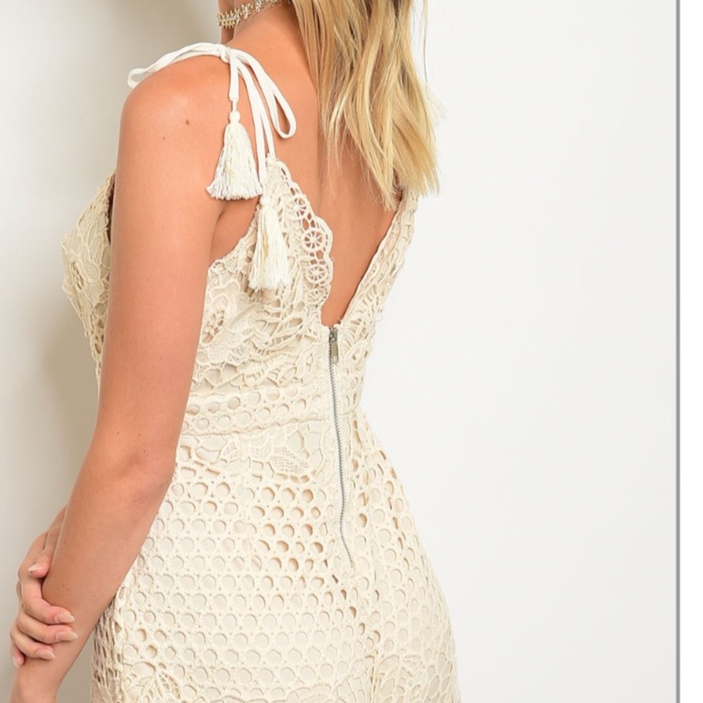 ⚠️only 2 left⚠️cream beige lace detailed romper - Picture 6 of 8